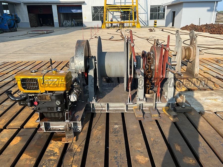 Diesel-Powered Combined Windlass And Mooring Winch 01
