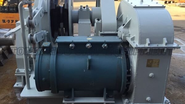 Electric Windlass 09
