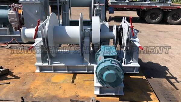 Electric Combined Windlass And Mooring Winch 10