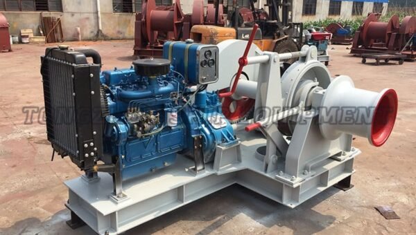 Diesel-Powered Windlass 07