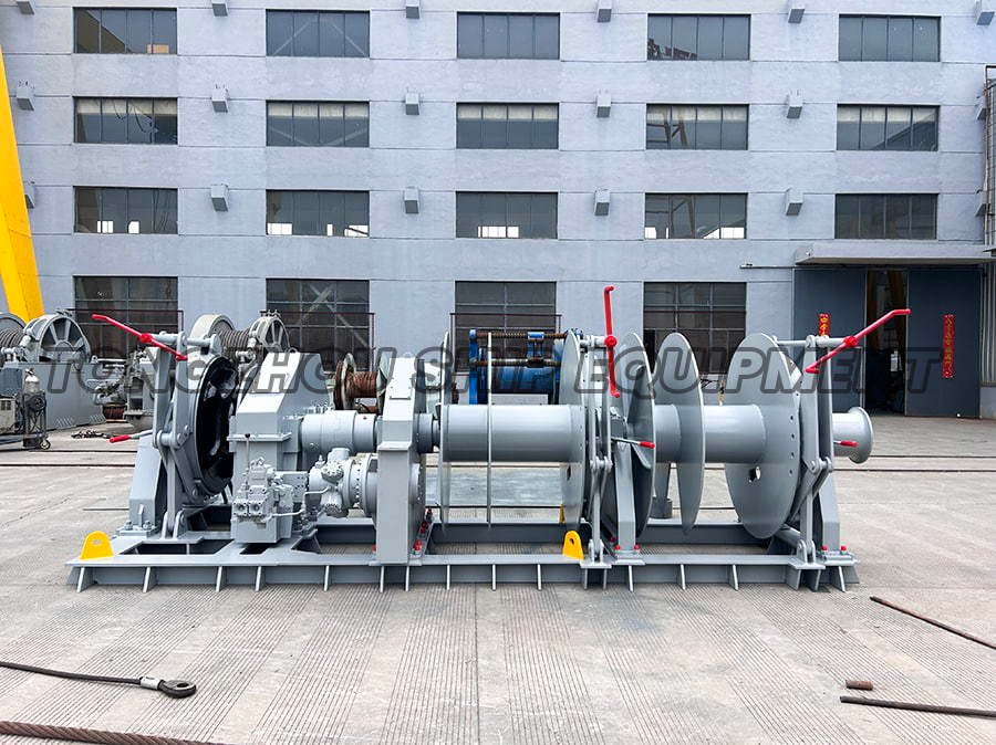 Hydraulic Windlass 06