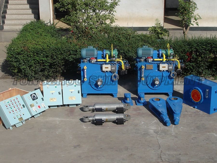 Swing Cylinder Hydraulic Steering Gear for Compact Installations