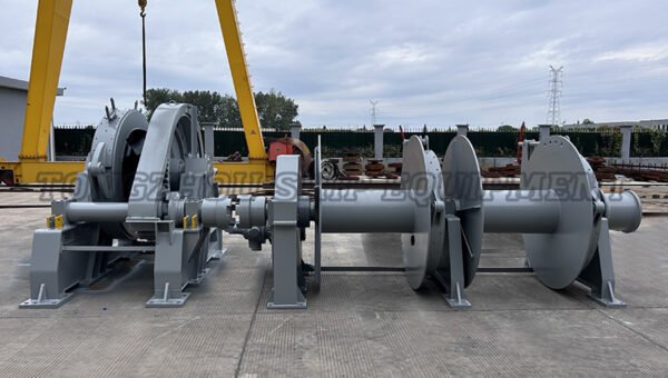 Hydraulic Windlass 08
