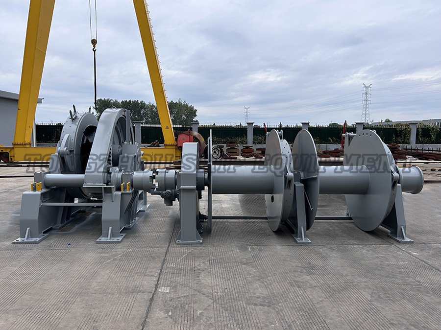 Hydraulic Windlass 08