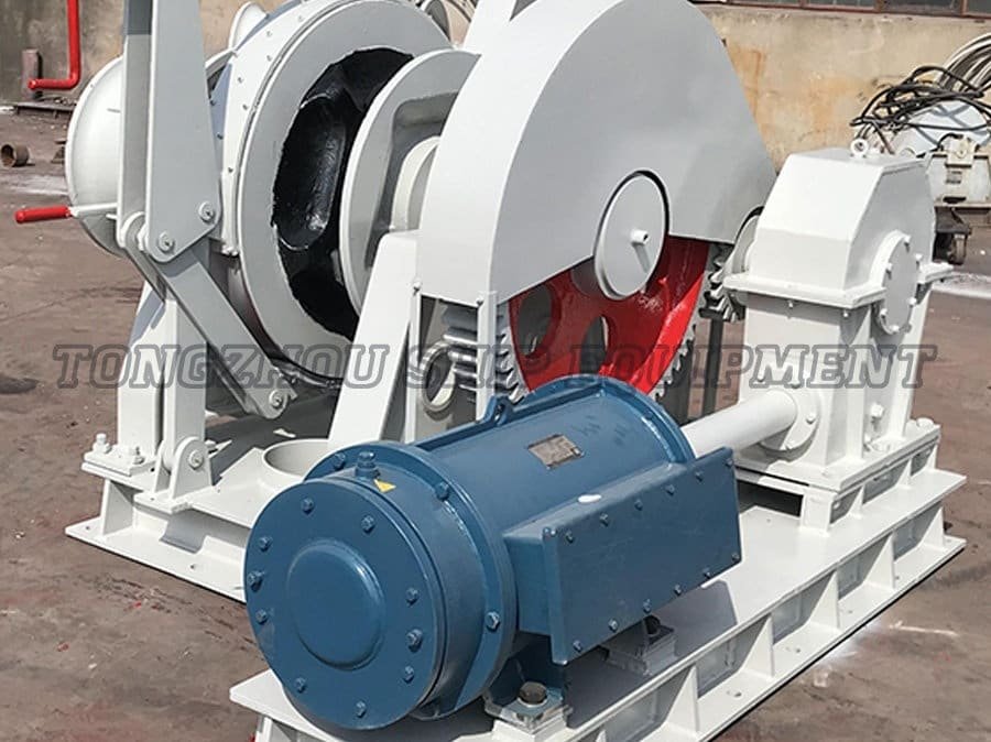 Electric Windlass 07