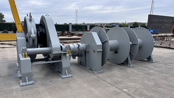Hydraulic Combined Windlass And Mooring Winch 24